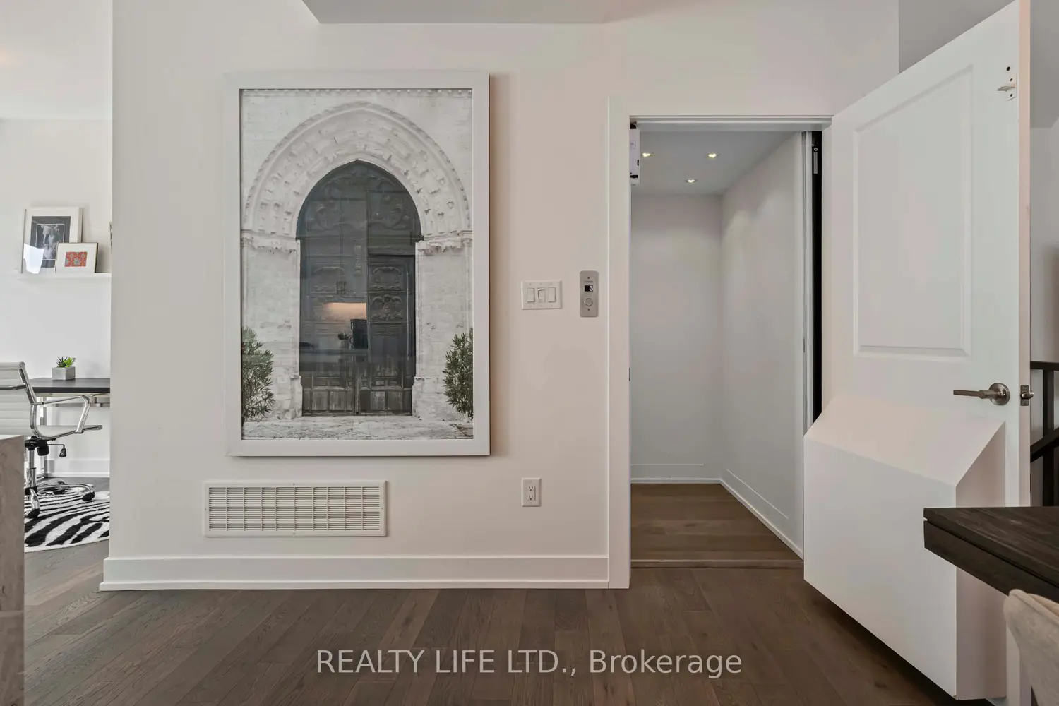 Additional image 8 of 2273 Turnberry Road 6