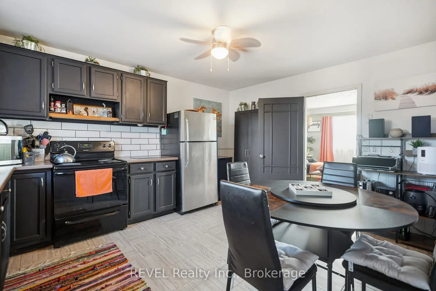 137 Wellington Street photo 4