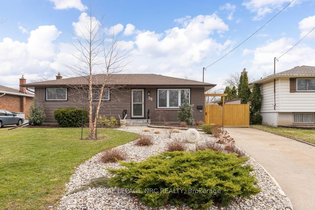 38 Lanark Crescent, St. Catharines, ON, L2M 6C9