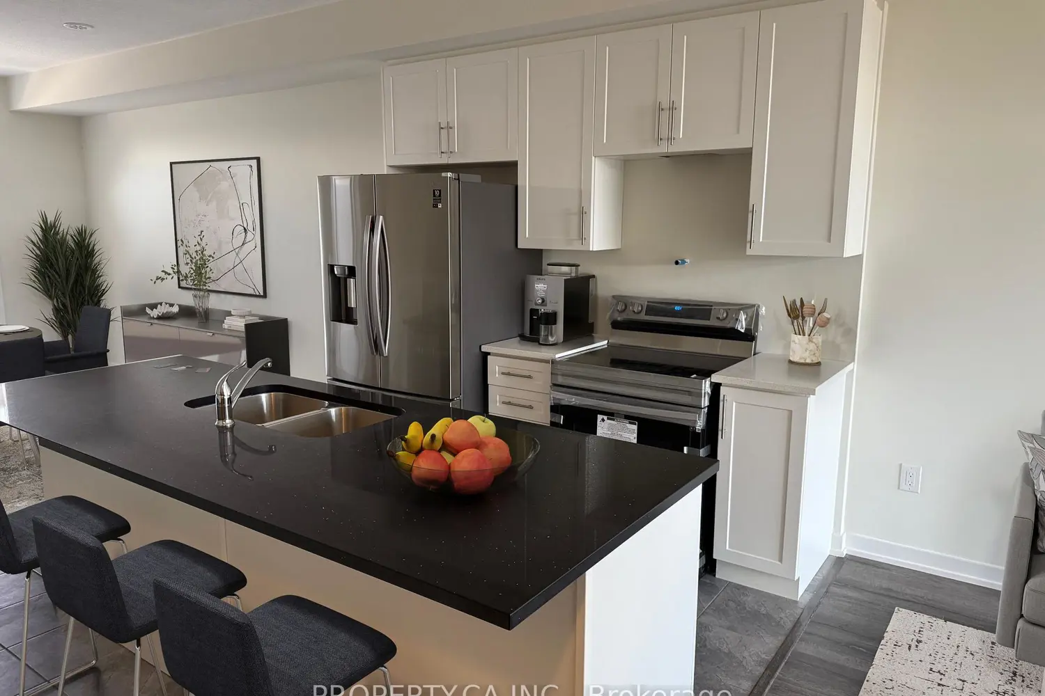 Additional image 4 of 590 North Service Road 9