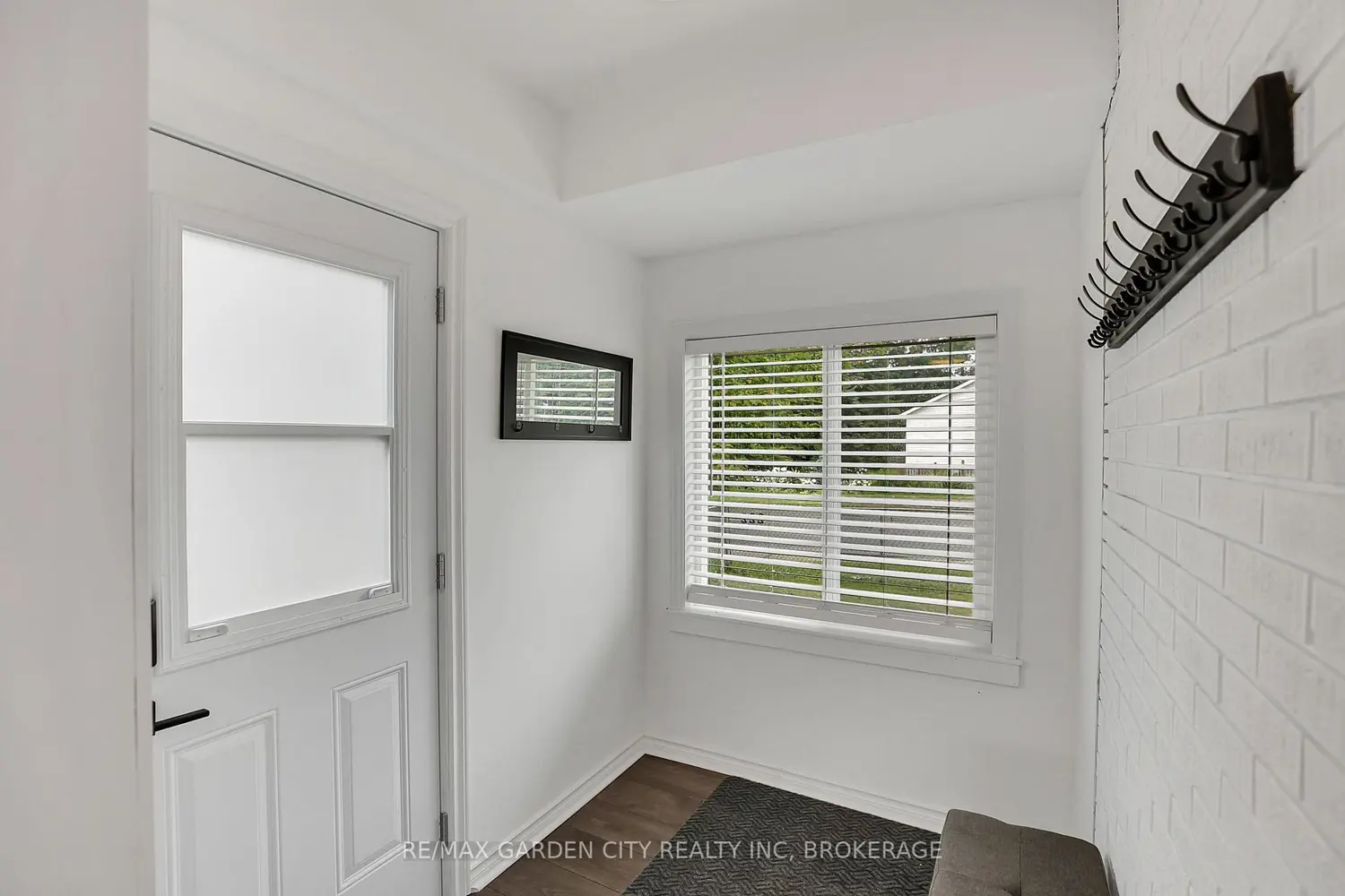 222 Ridgeway Road photo 2