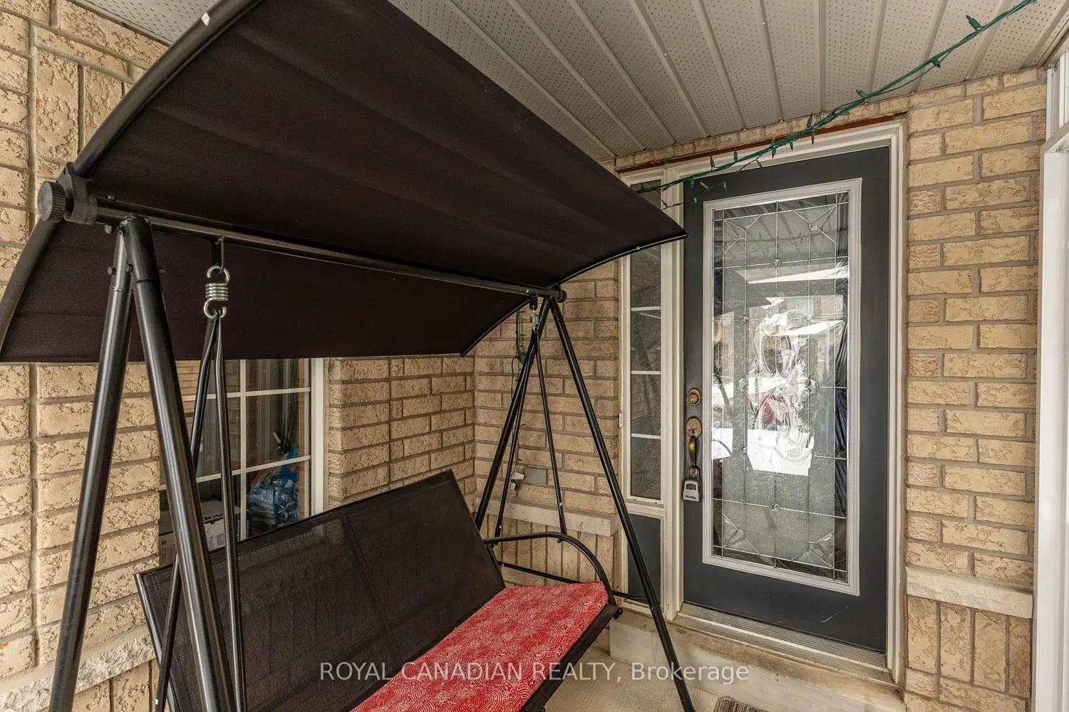 101 Crystalview Crescent