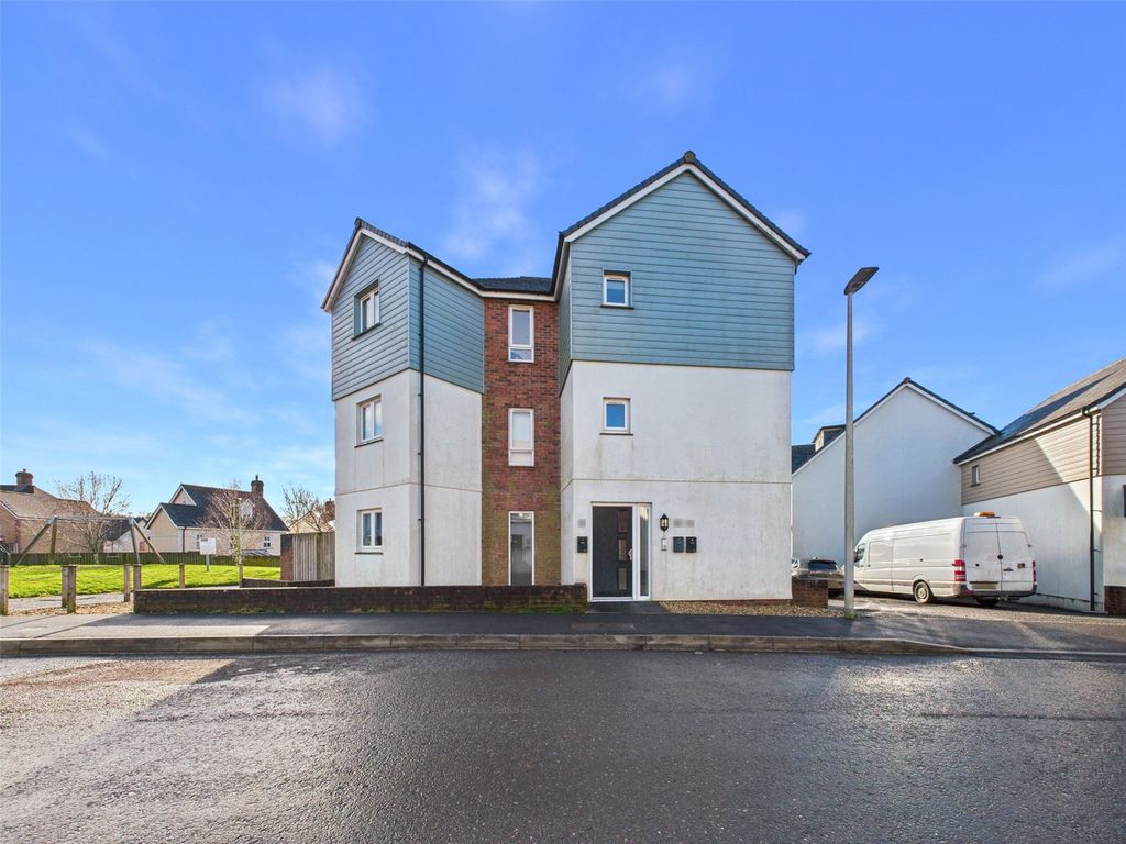 2 bed flat for saleBrooks Avenue, Holsworthy, Devon EX22 photo 3