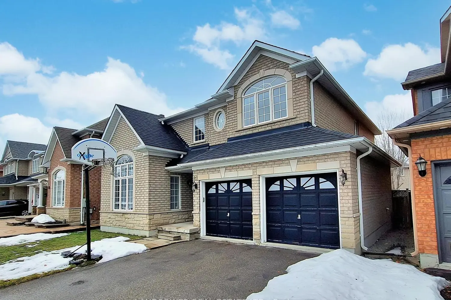 82 Littleleaf Crescent