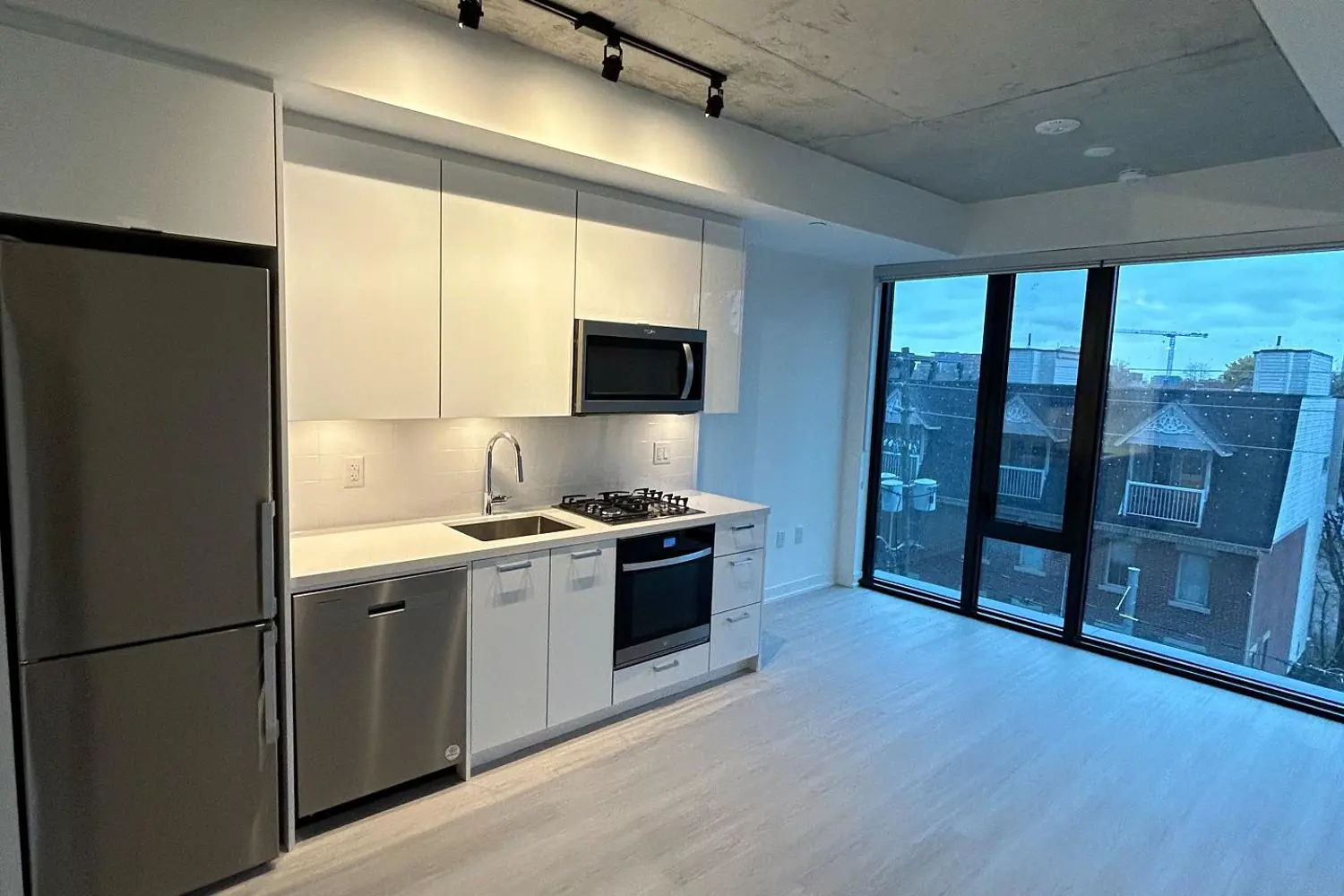 Additional image 5 of 195 Mccaul Street 301