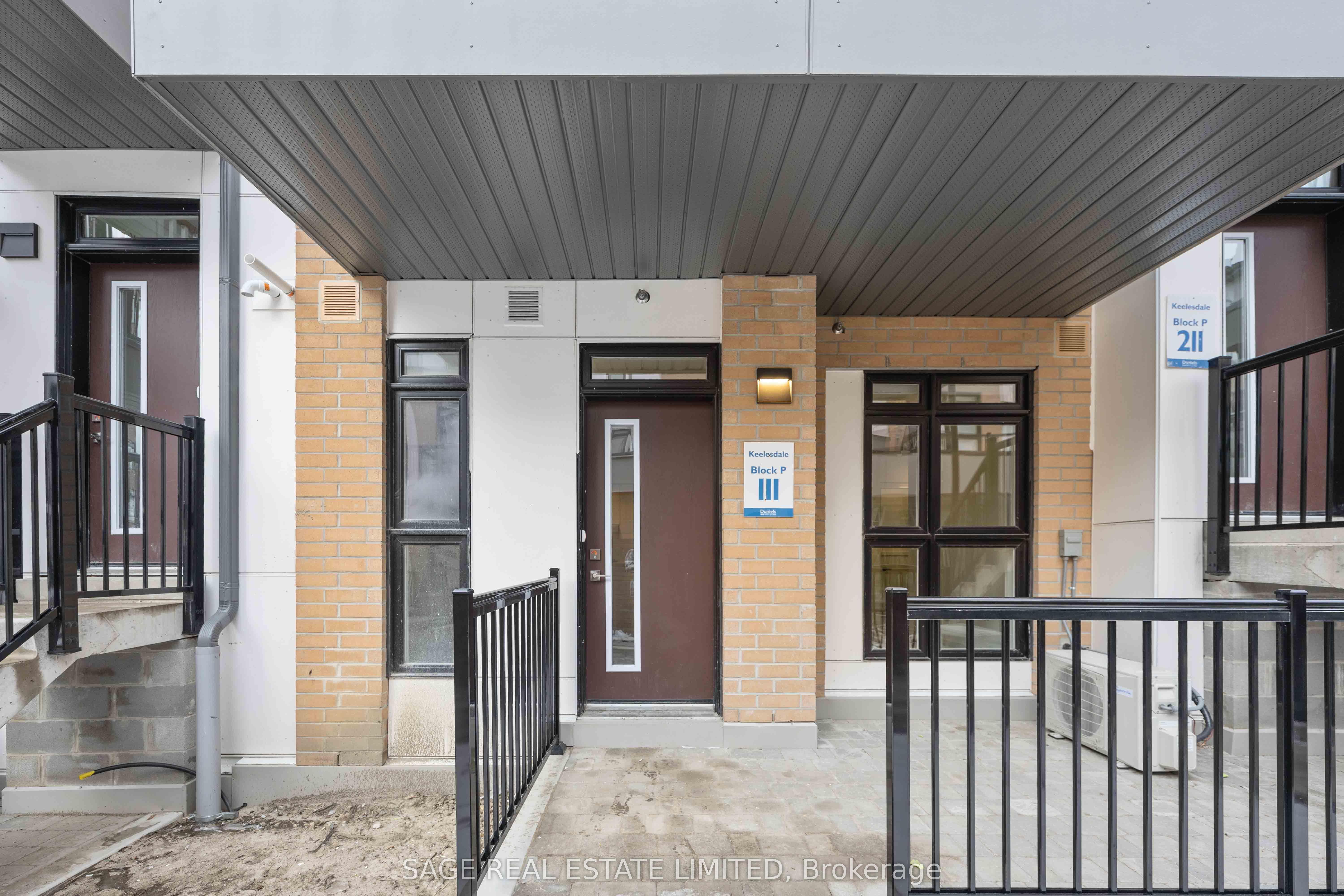 111-145 Canon Jackson Drive, Toronto, ON, M6M 0E1