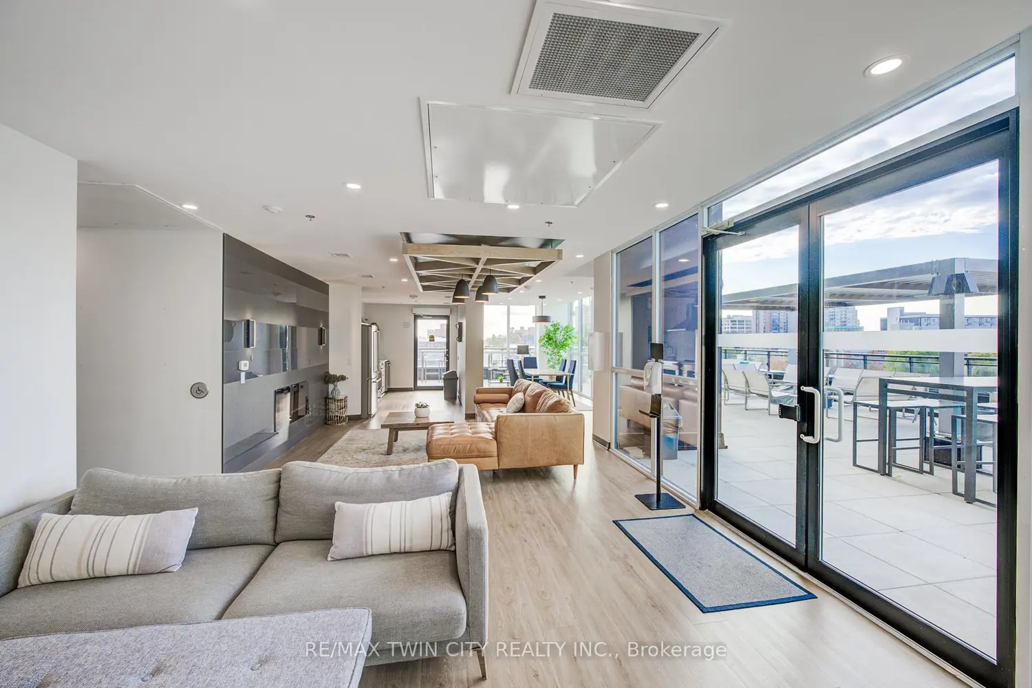 Additional image 16 of 60 Charles Street 1805