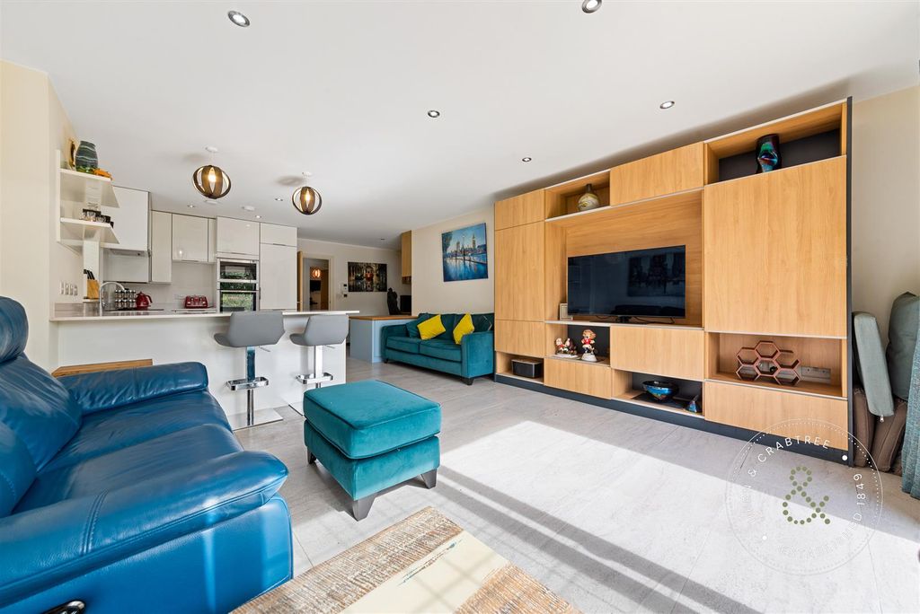 Additional image 5 of 2 bed flat for saleThe Retreat, The Chantry, Llandaff, Cardiff CF5