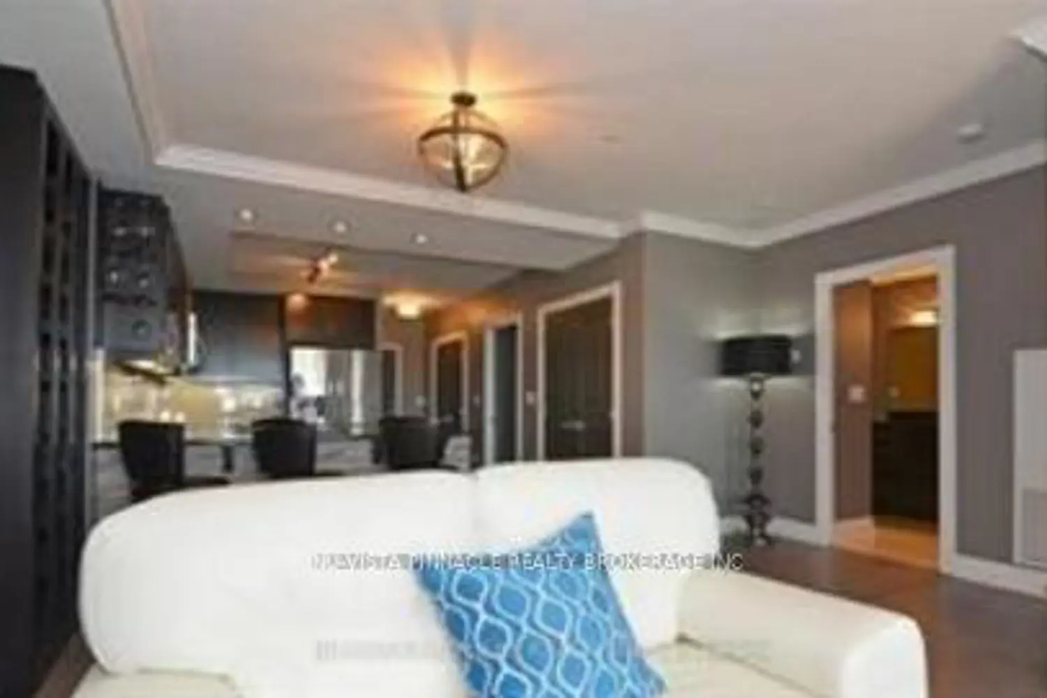 Additional image 9 of 240 Villagewalk Boulevard 813