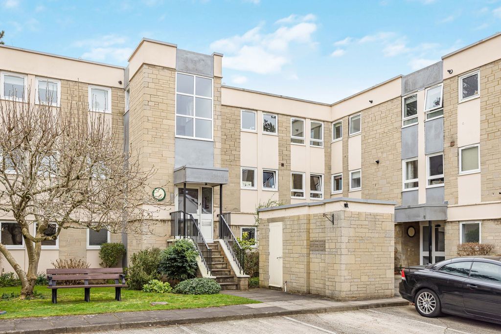 Additional image 13 of 2 bed flat for saleHillcourt Road, Cheltenham GL52