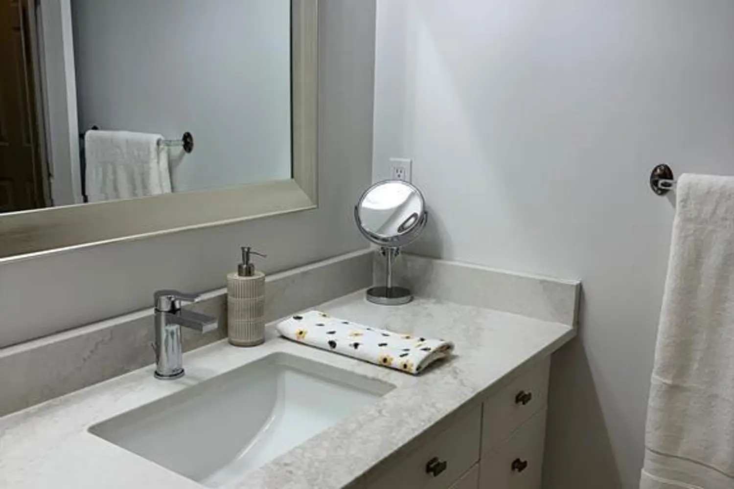 Additional image 11 of 398 Old Riverside Drive 6