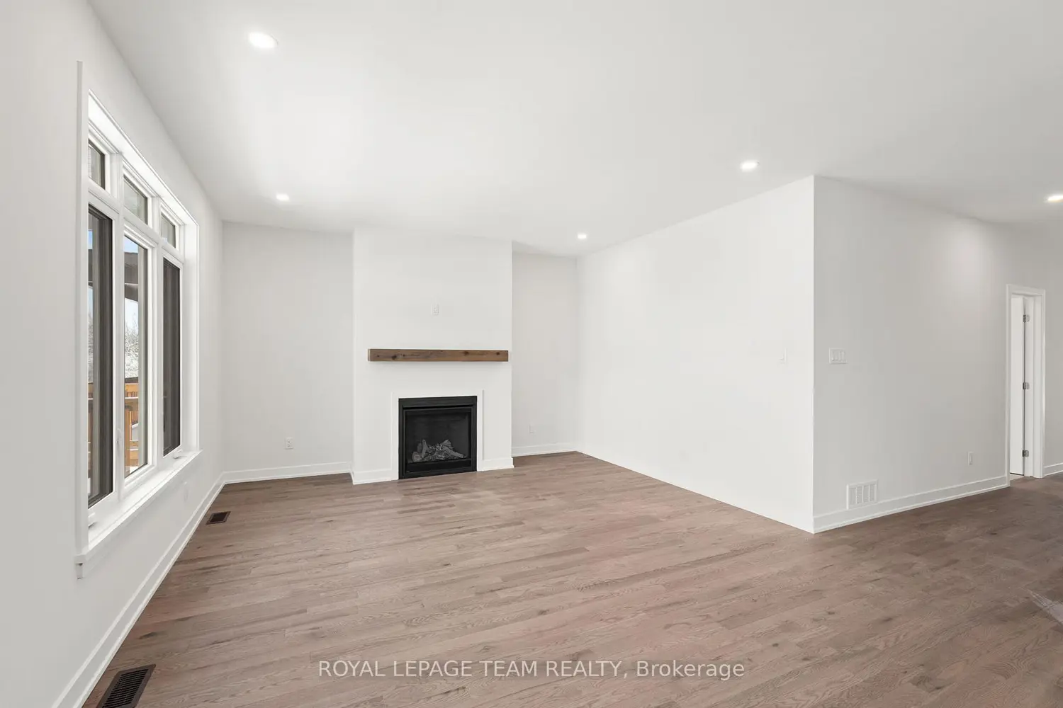 Additional image 10 of 1086 Moore Street