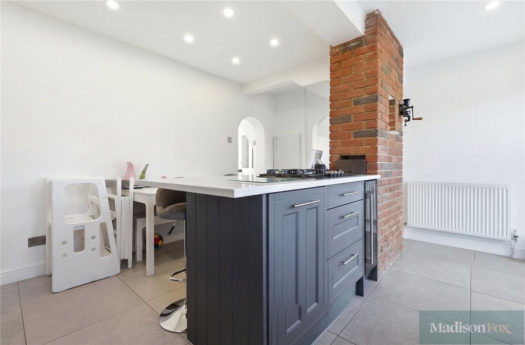 Additional image 9 of 3 bed semi-detached house for saleGravel Close, Chigwell, Essex IG7