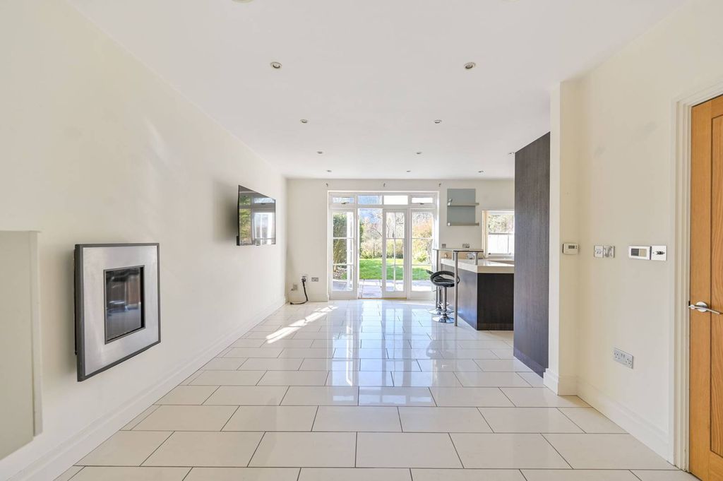 Additional image 6 of 4 bed terraced house for saleBridgeman Drive, Windsor SL4