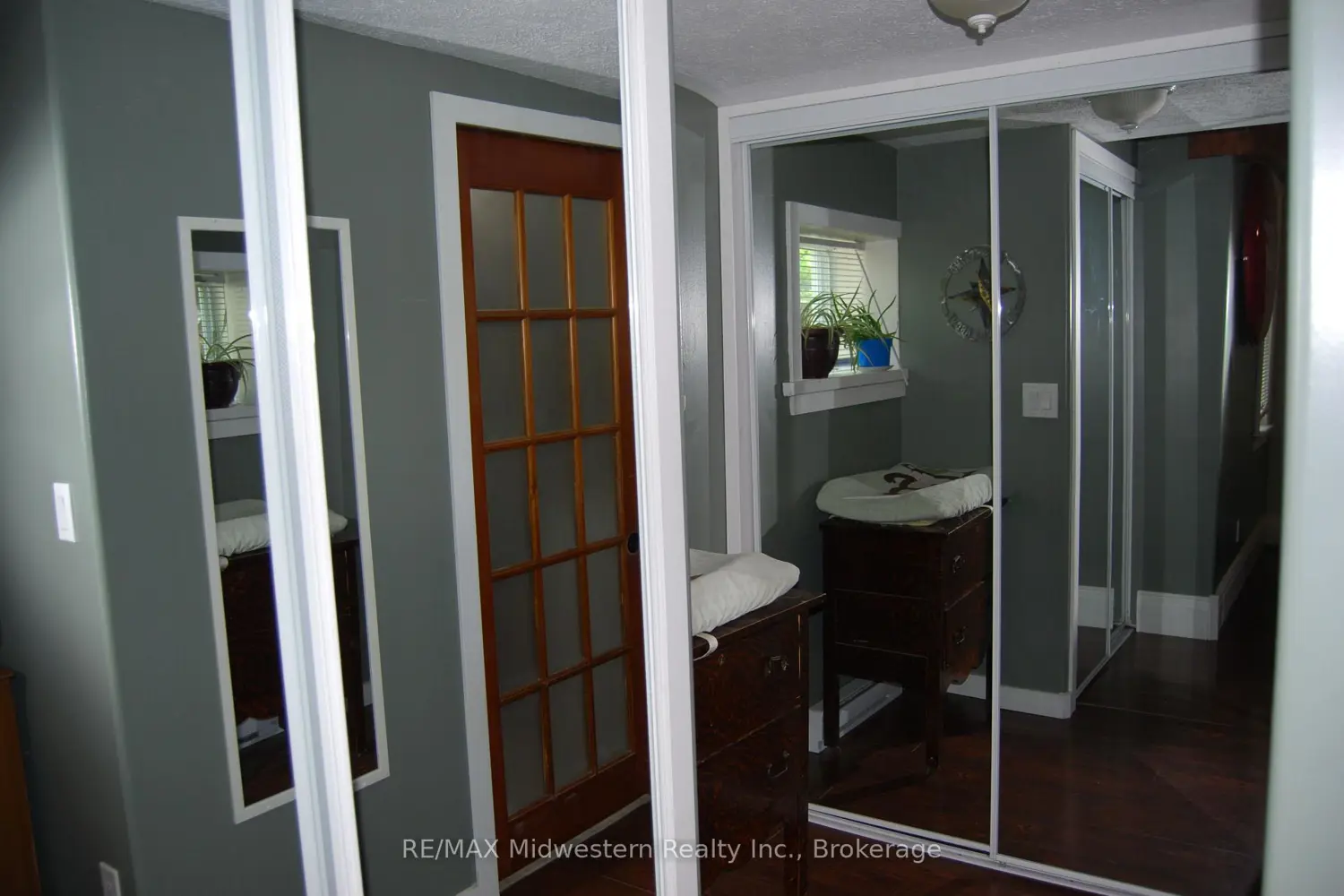 Additional image 9 of 410 Temple Street