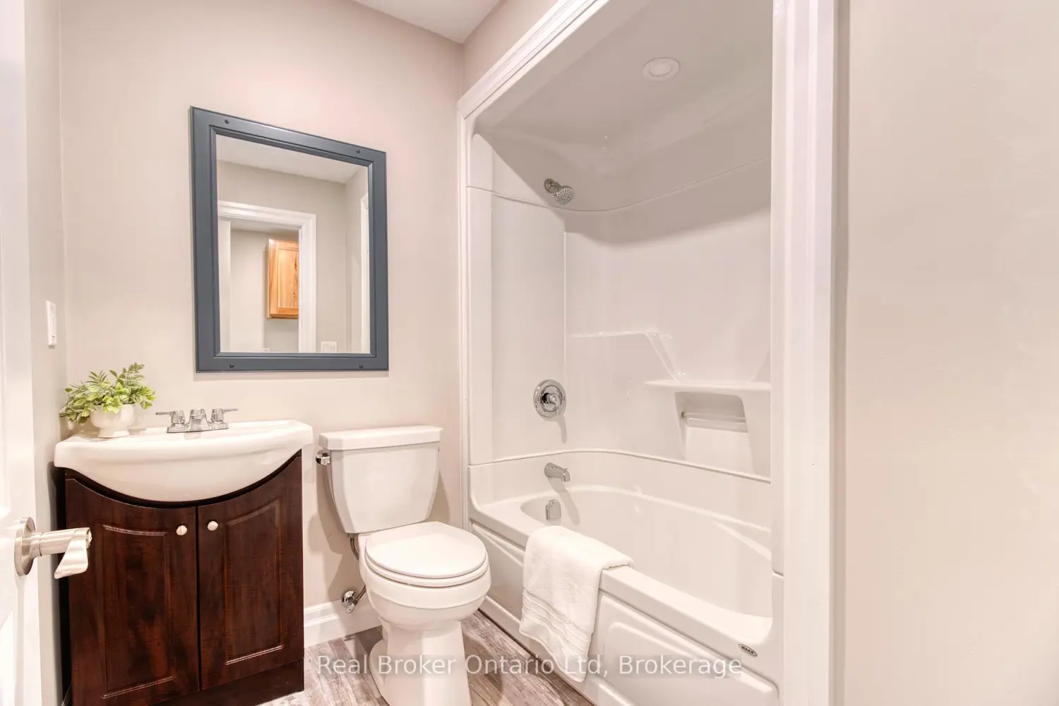 Additional image 10 of 446 Isaac Street