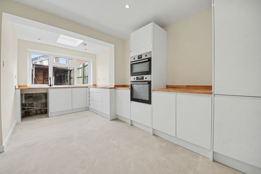 Additional image 3 of 3 bed terraced house for saleManor Farm Road, Bitterne Park SO18