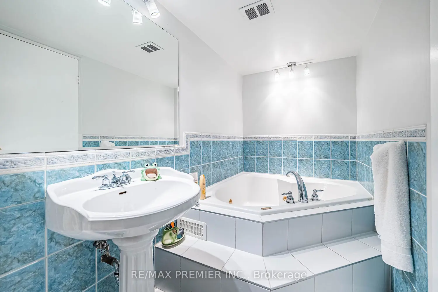 Additional image 18 of 75 Graydon Hall Drive 2308