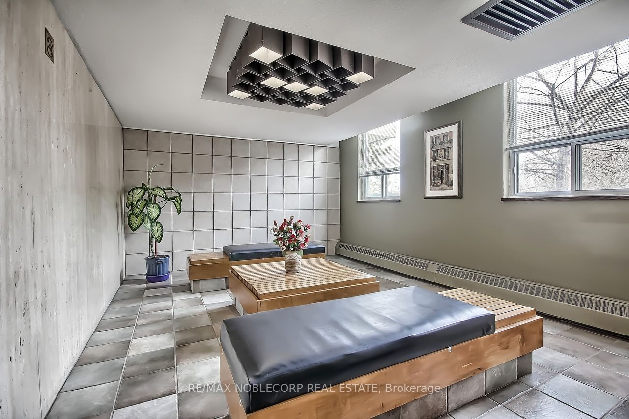 Additional image 3 of 810-19 Four Winds Drive, Toronto, ON, M3J 2S9