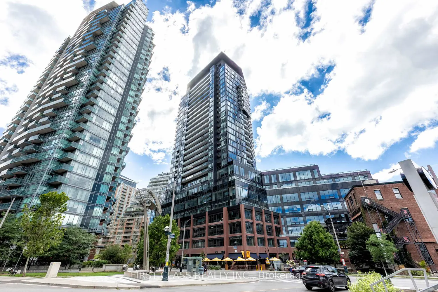 135 East Liberty Street 2606