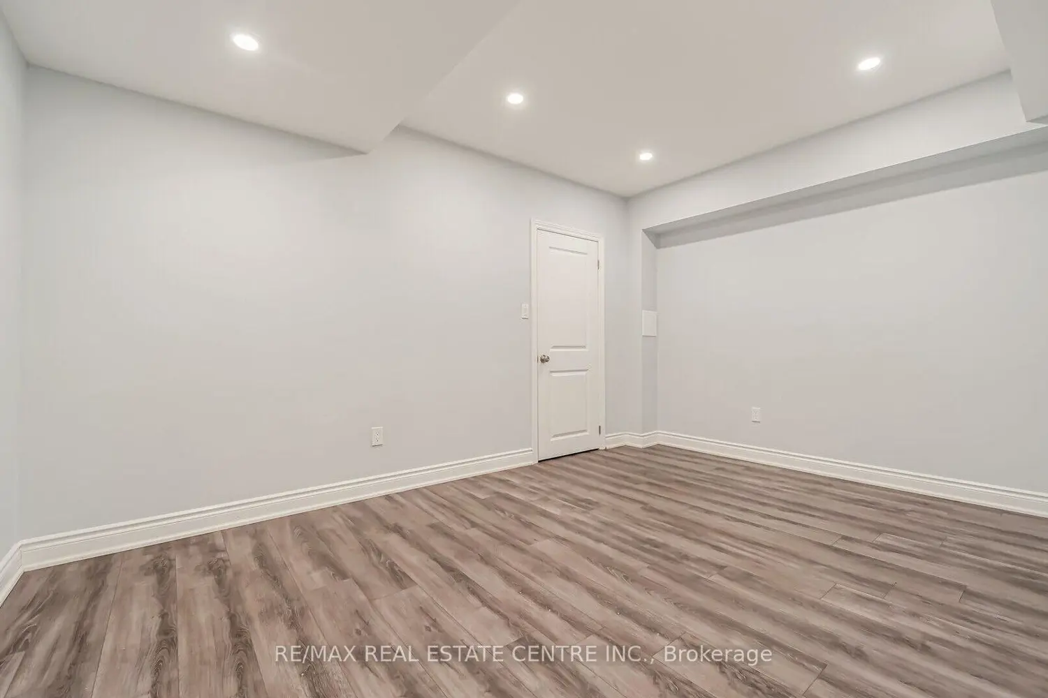 Additional image 15 of 294288 8Th Line