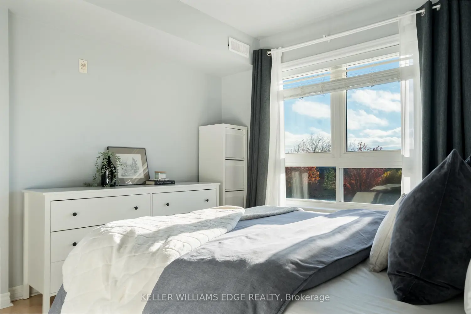 Additional image 12 of 4450 Fairview Street 304