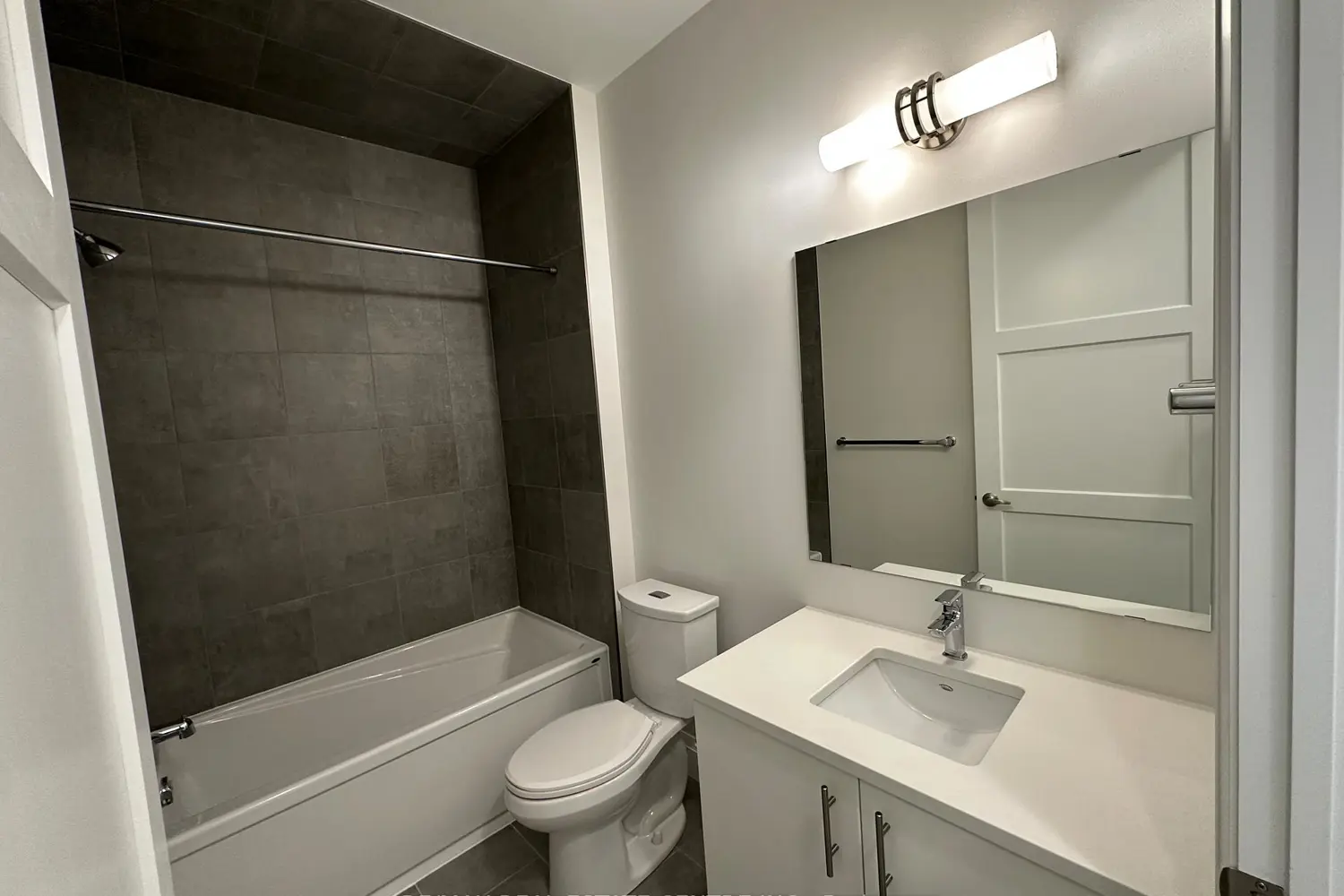93 Arthur Street 1403 photo 5