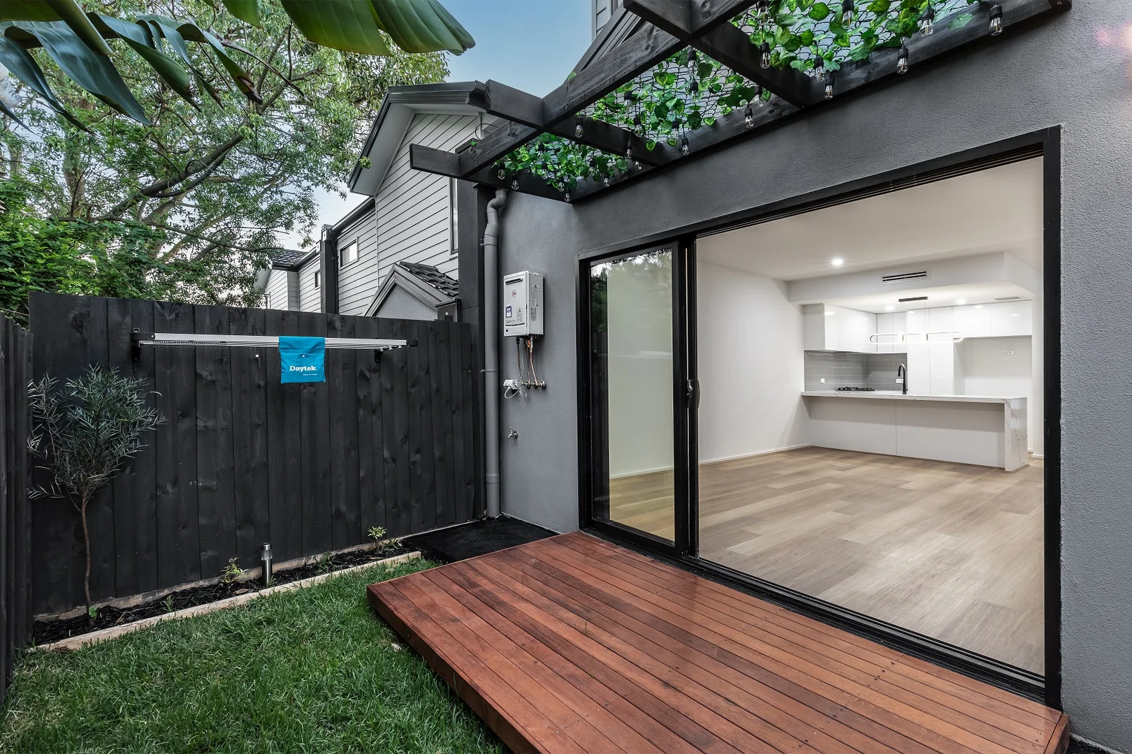 Additional image 10 of 2/142 Grimshaw Street, Greensborough VIC 3088