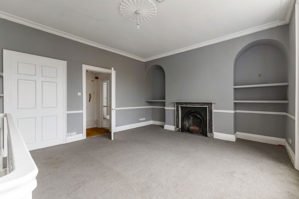 2 bed flat for saleKensington Place, Bath BA1 photo 2