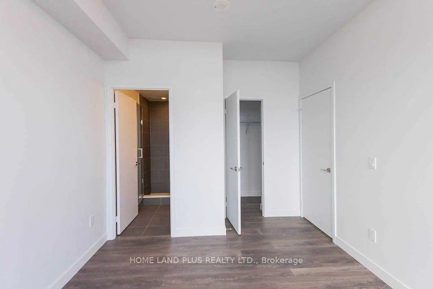 Additional image 9 of 8 Eglinton Avenue 5111
