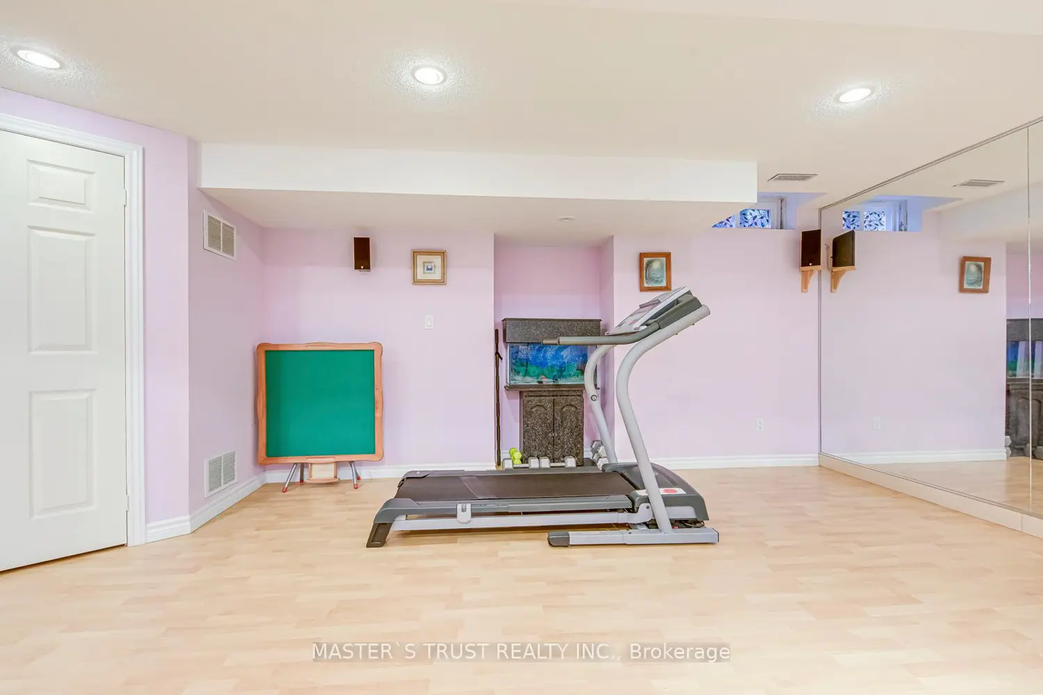 Additional image 20 of 66 Snow Leopard Court