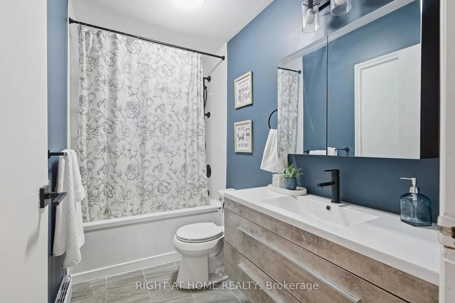 Additional image 19 of 49 River Road