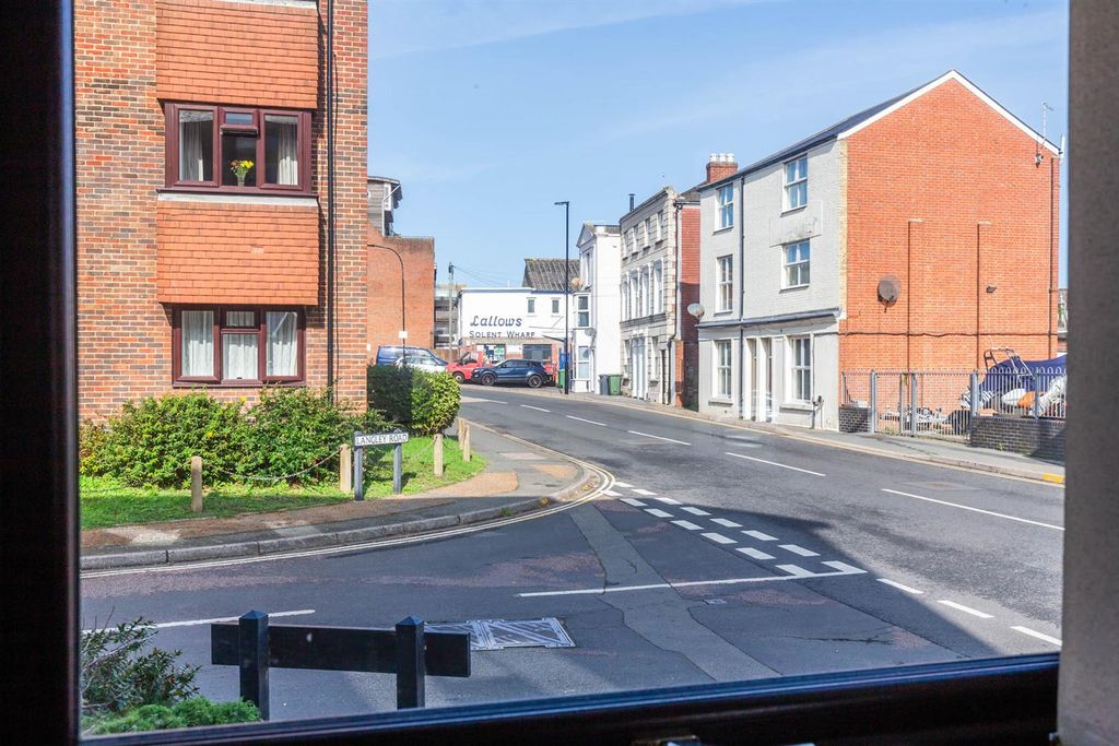 Additional image 10 of 2 bed flat for saleCowes, Isle Of Wight PO31