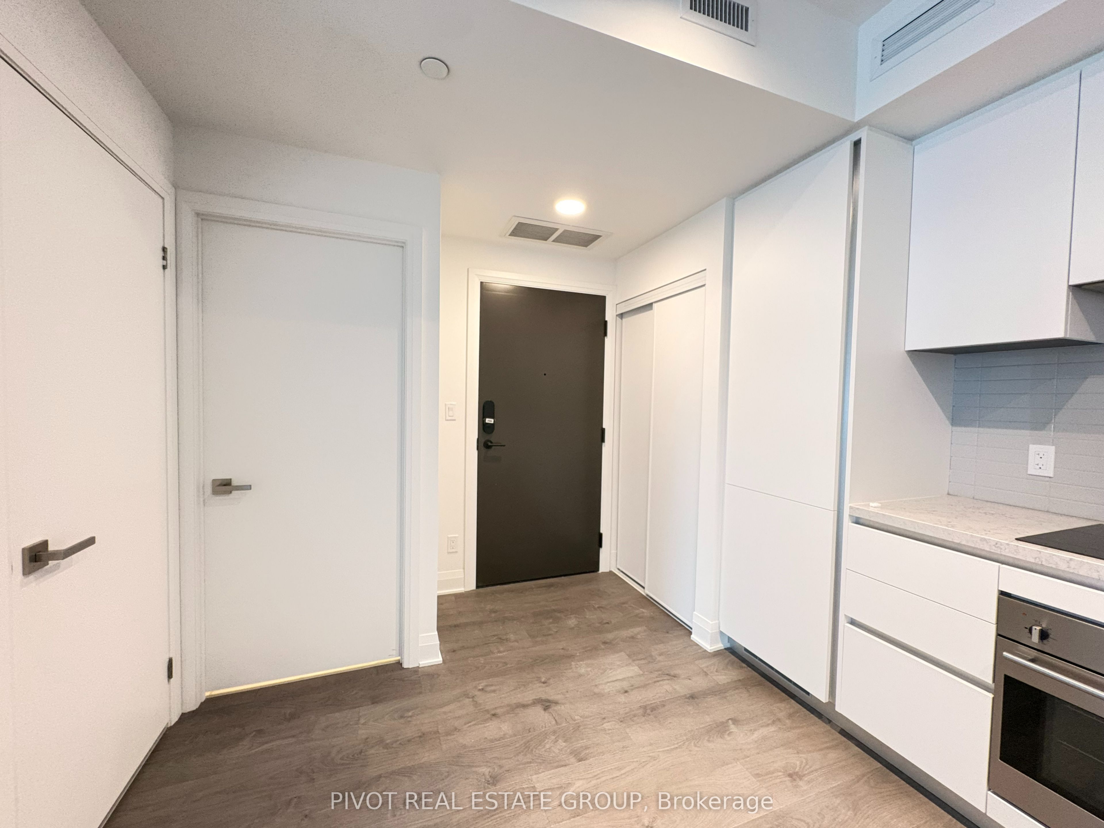 2506-2 Erskine Road, Mississauga, ON, L5B 0S1