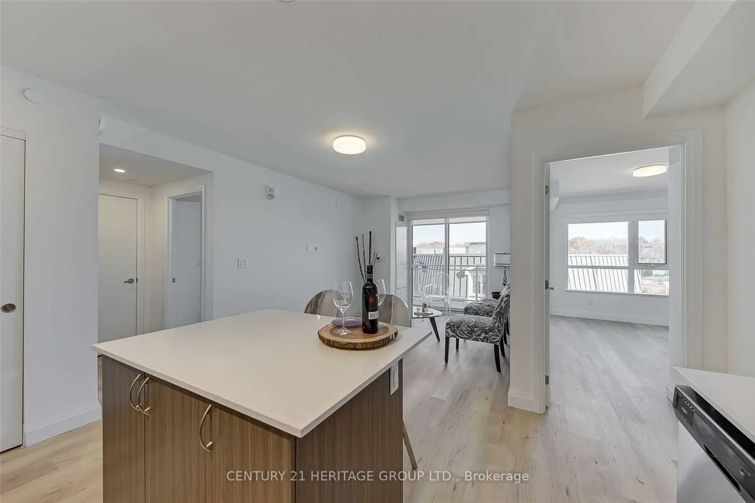 Additional image 6 of 58 Lakeside Terrace 808