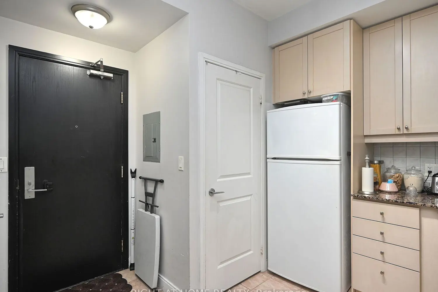 90 Absolute Avenue 908