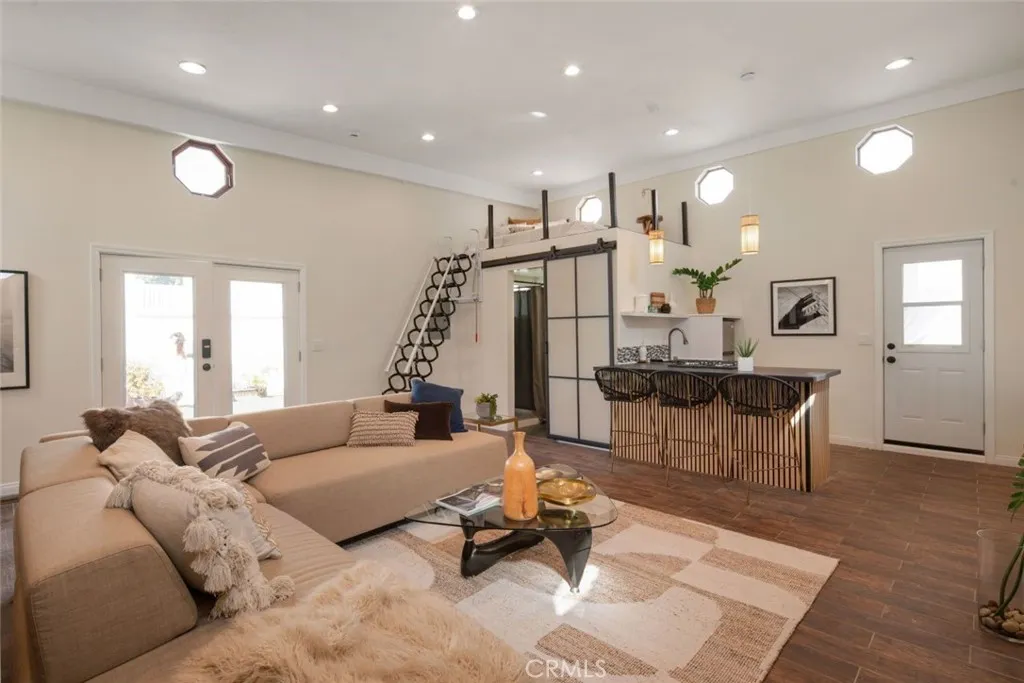 Additional image 63 of 3109 Stanford Ave, Venice, CA 90292