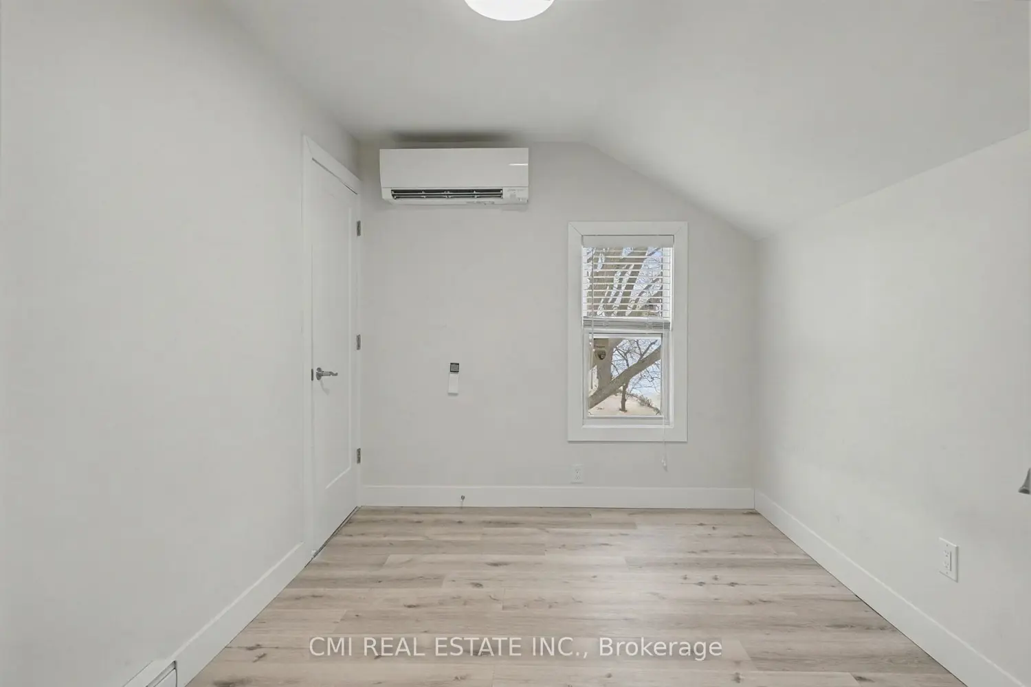 Additional image 16 of 2546 Wilson Street