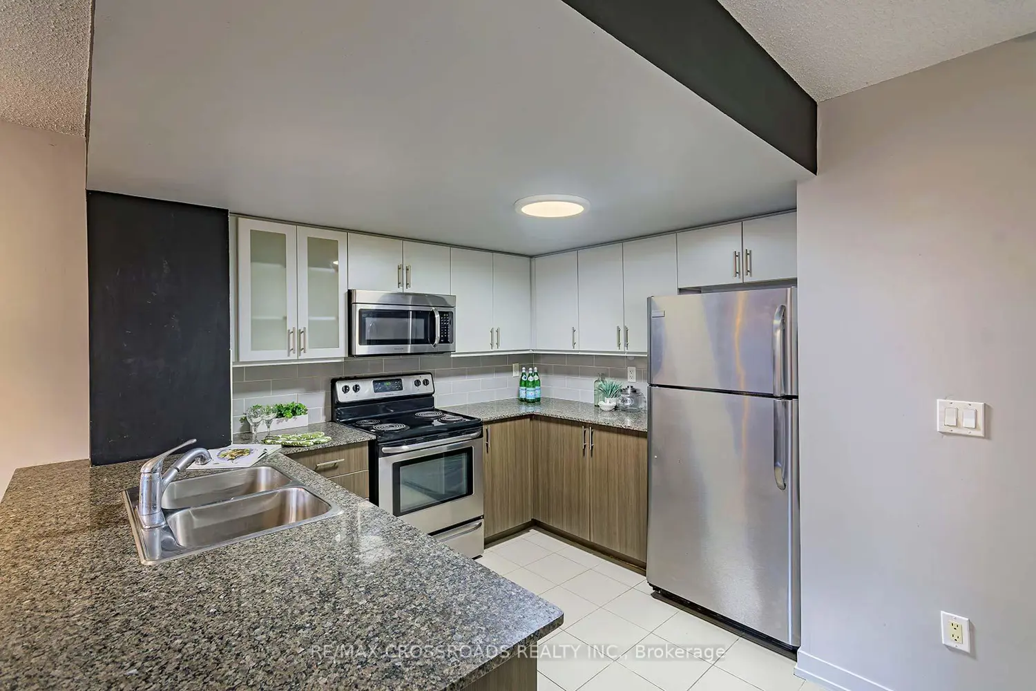 Additional image 14 of 812 Lansdowne Avenue 114