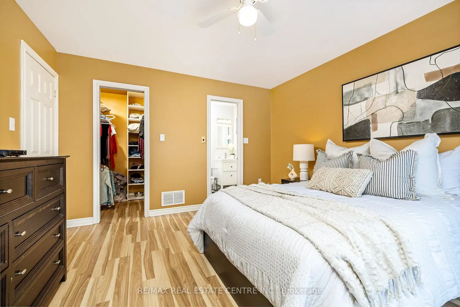 Additional image 4 of 5989 Ninth Line