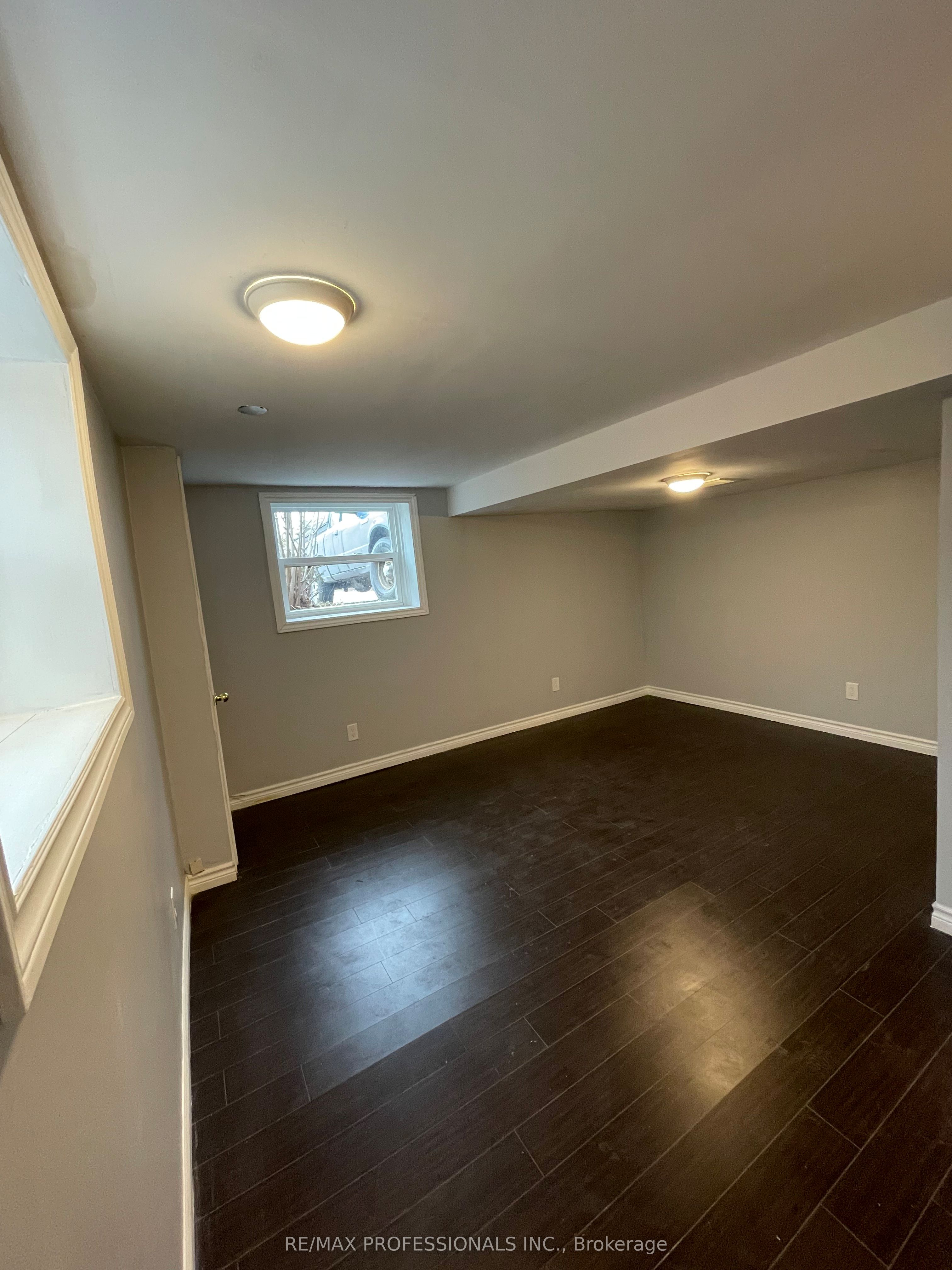 Additional image 3 of 8 Birch Tree Crescent, Toronto, ON, M6M 2K8