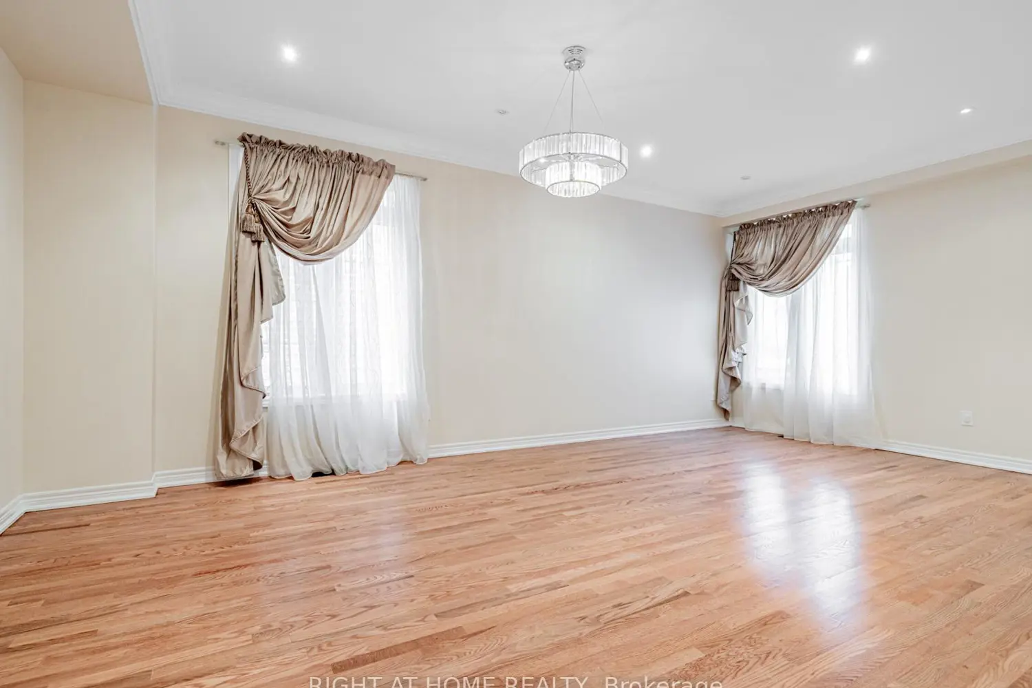 67 Timna Crescent photo 4