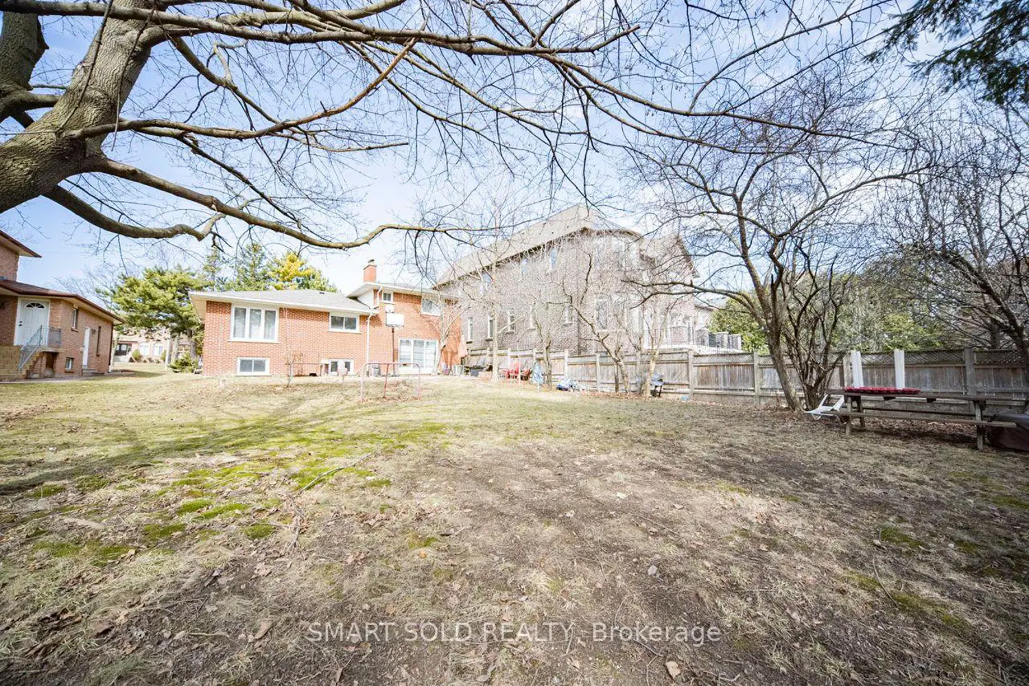 75 Stockdale Crescent photo 3