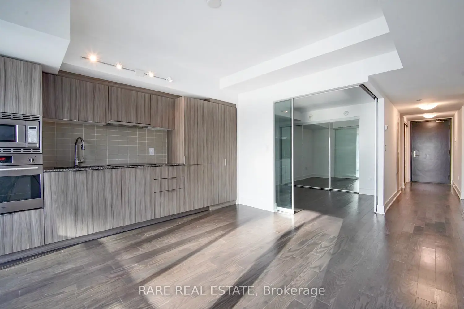 Additional image 5 of 955 Bay Street 1002