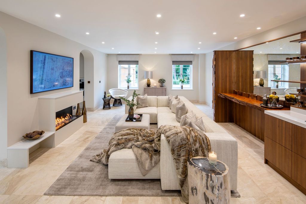 Additional image 7 of 6 bed detached house to rentStoke Wood, Stoke Poges SL2