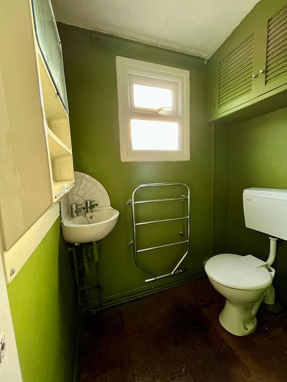 Additional image 6 of 2 bed semi-detached house to rentHavelock Road, Wokingham RG41
