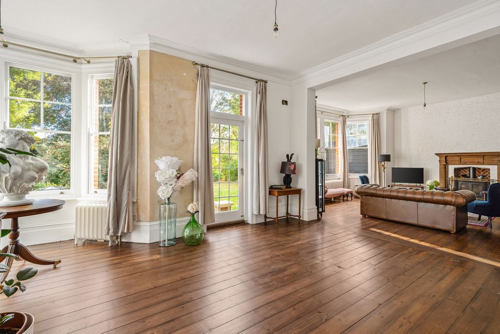 Additional image 10 of 6 bed detached house to rentBridge Road, East Molesey KT8