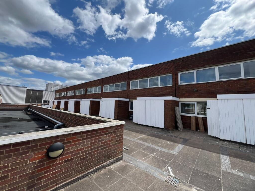 3 Bed Flat - £1200 pcm Net Rent, Chelmsley Wood, Solihull, B37