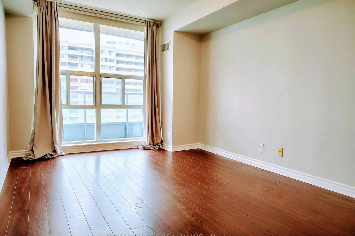 Additional image 4 of 1 Elm Drive 1301