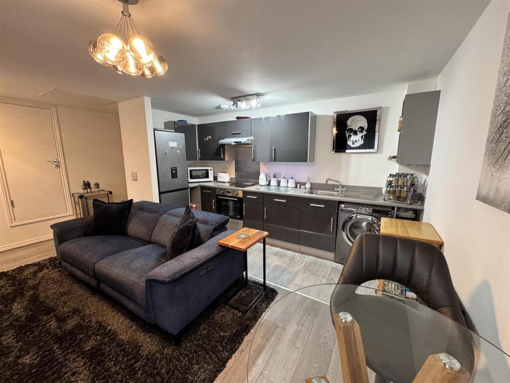 Additional image 5 of Shard End Crescent, Birmingham